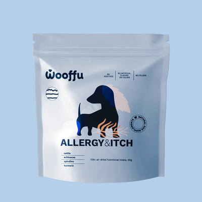 Wooffu Allergy & Itch natūralūs funkciniai skanėstai, papildai šunims – 128 vnt., 90g, su dilgėle, ežiuole, spirulina ir ciberžole